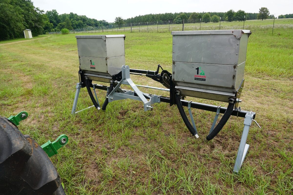 Dry Fertilizer Applicator — view 1